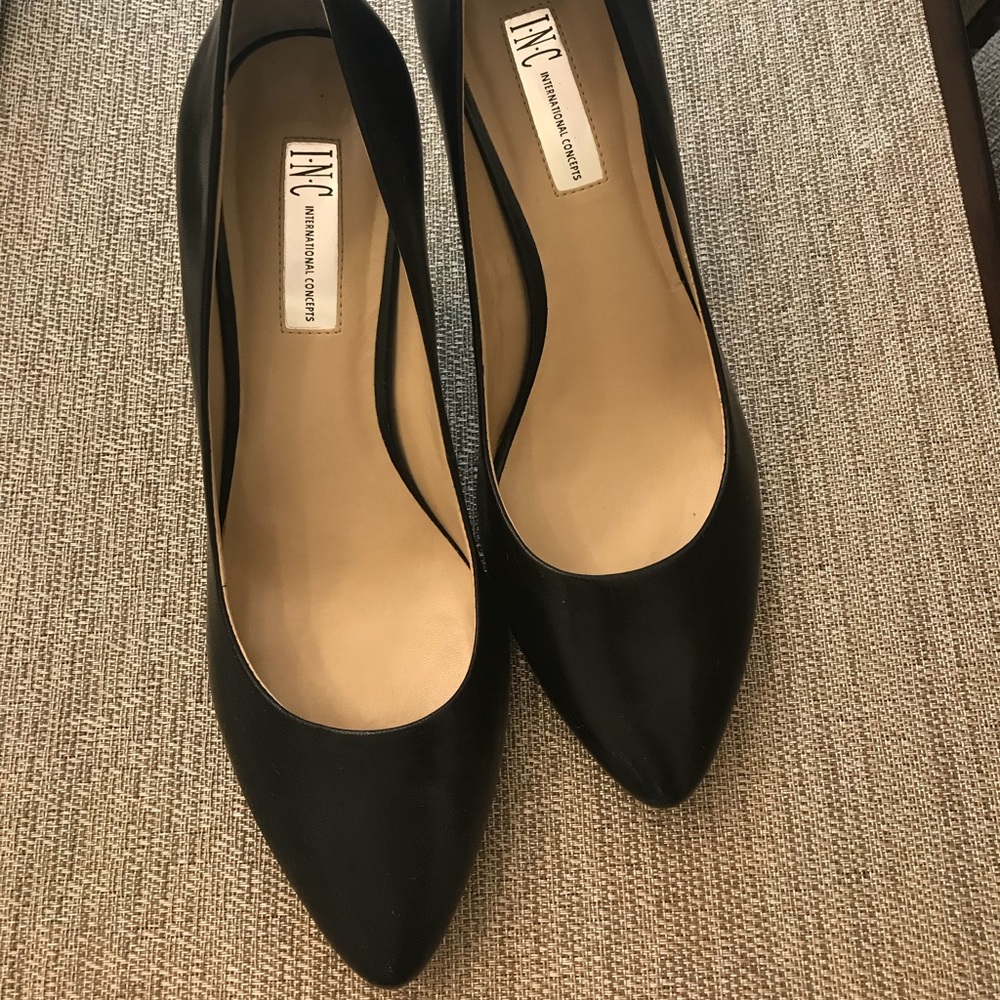 I.N.C. black leather color pumps size 10